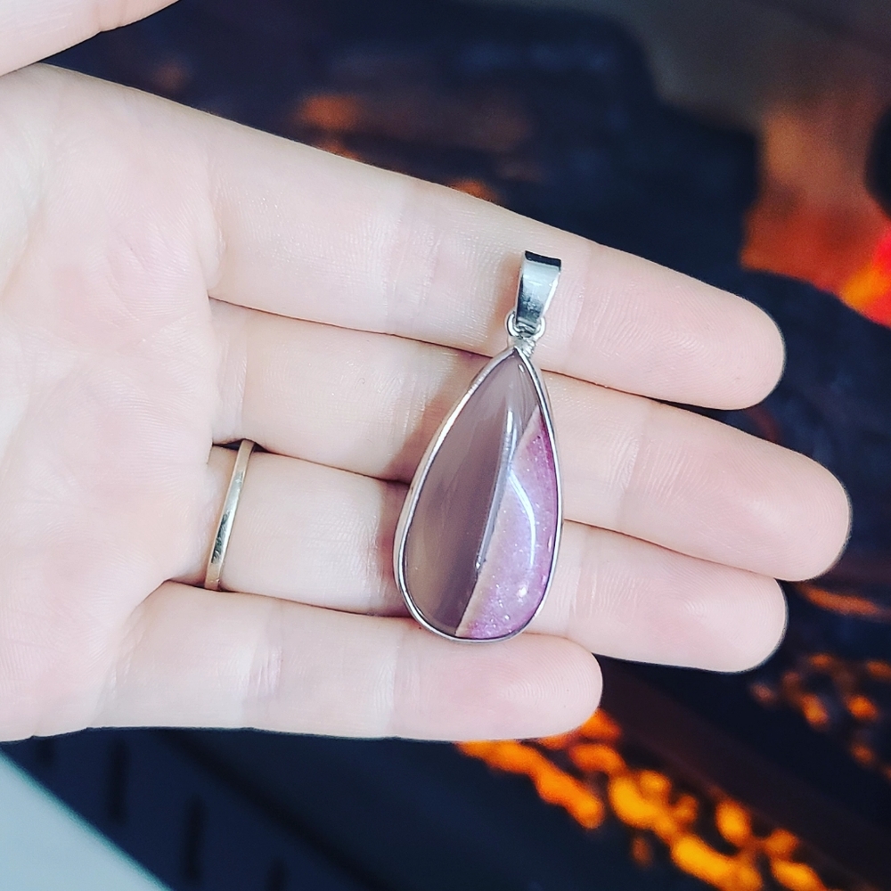 Cure Rainbow Agate Teardrop Pendant